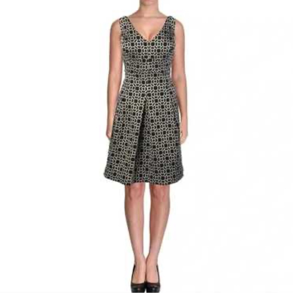1423.LAUREN RALPH LAUREN SLEEVELESS KNEE LENGTH DRESS BLACK/GOLD IN COLOR SIZE 6